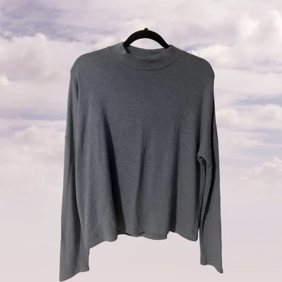 A Twik top in blue and a size large - Picture 1 of 5